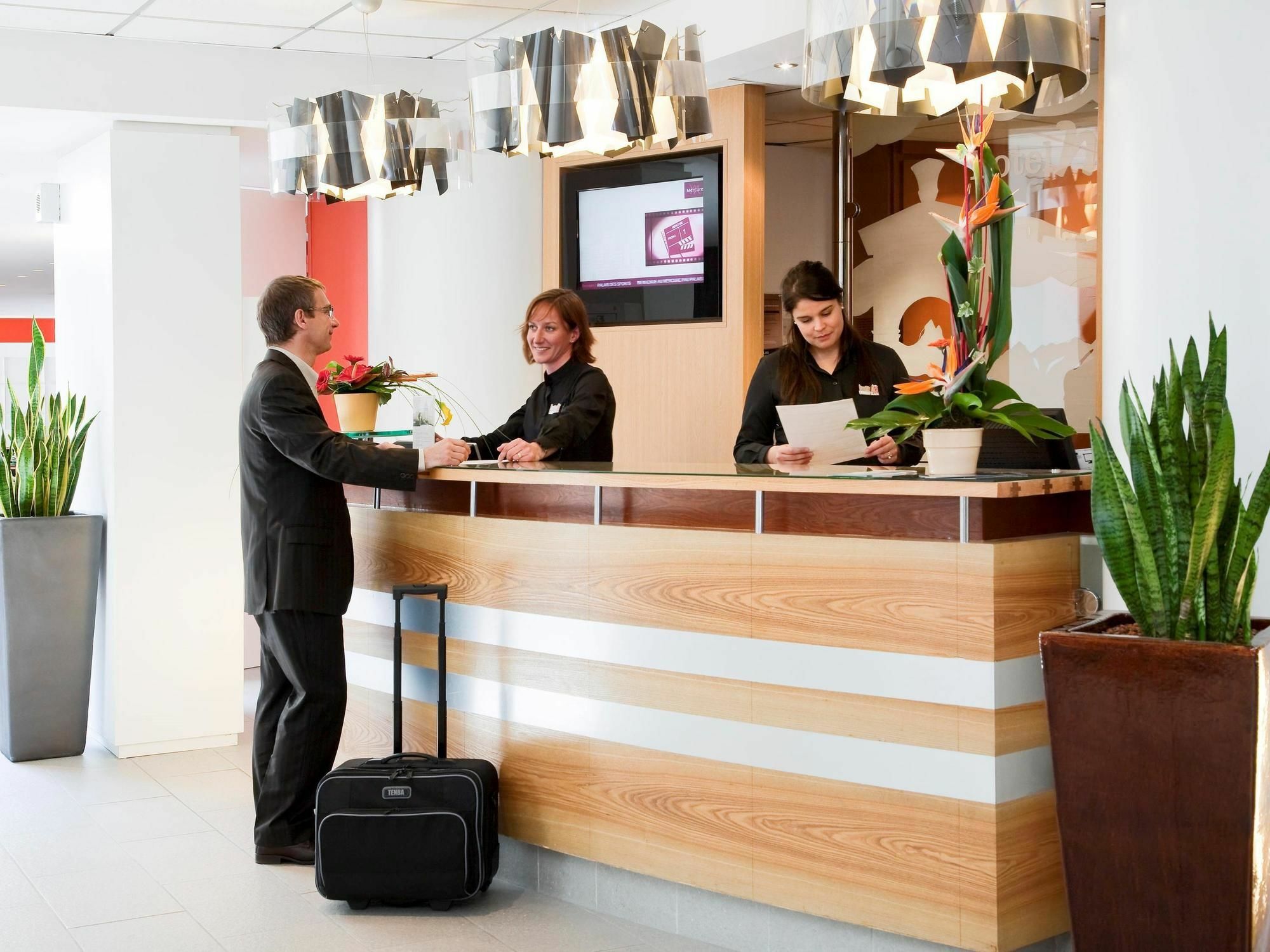 Mercure Pau Palais Des Sports Ngoại thất bức ảnh
